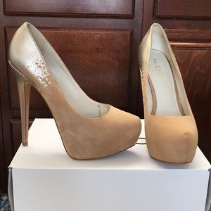 Beautiful Suede and gold heels